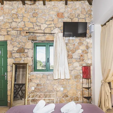 Gaia - Boutique Retreat Marathopoli
