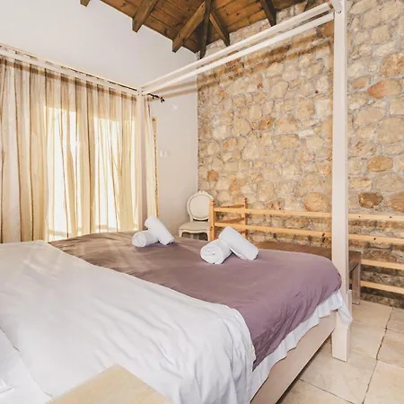 Gaia - Boutique Retreat Marathopoli